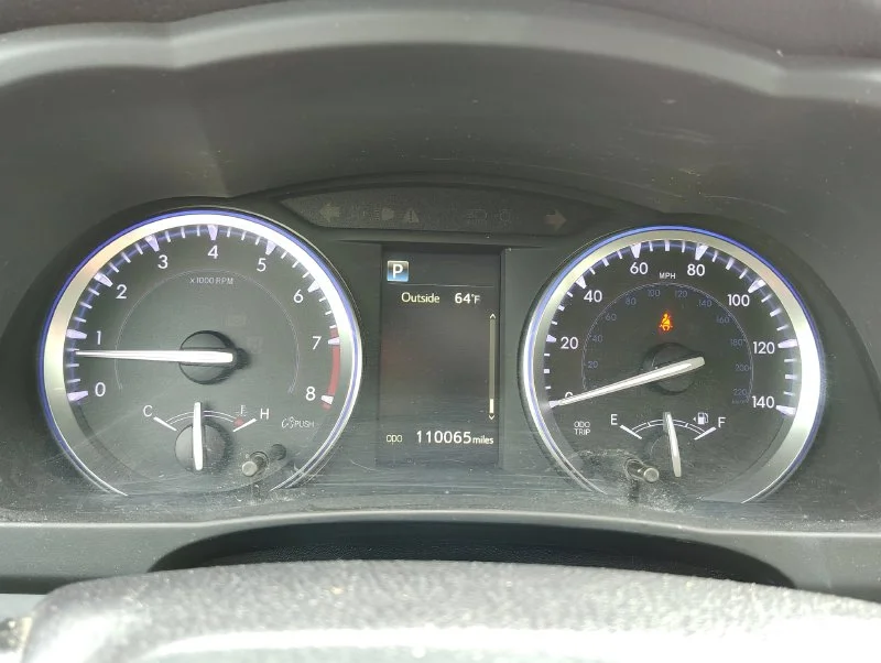 Used 2018 Silver Toyota XLE image 14