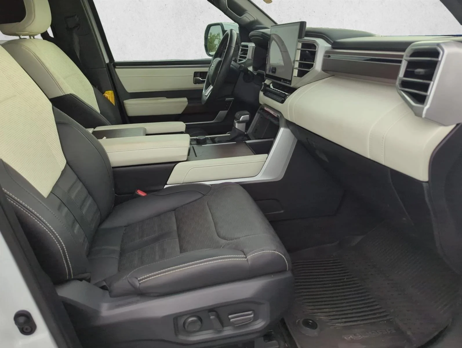 Used 2024 Wind Chill Pearl Toyota Capstone Hybrid image 28