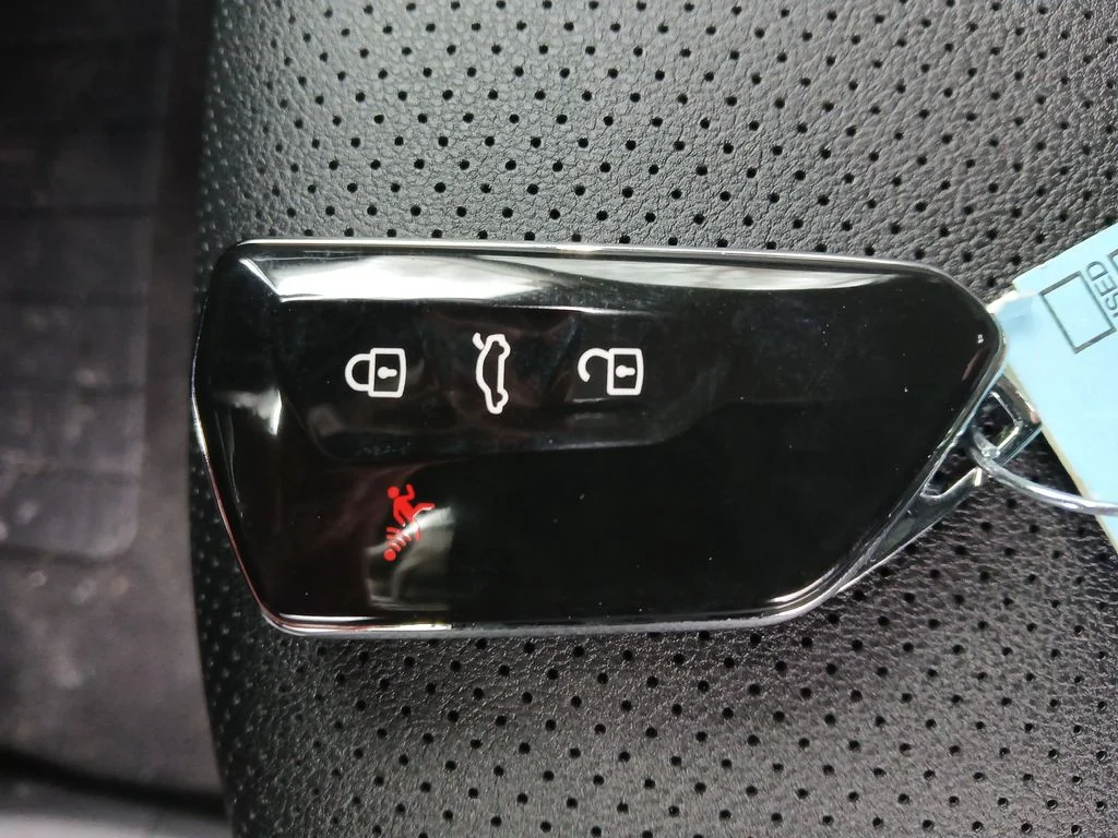 New 2026 Silver Volkswagen 2.0T SE image 27