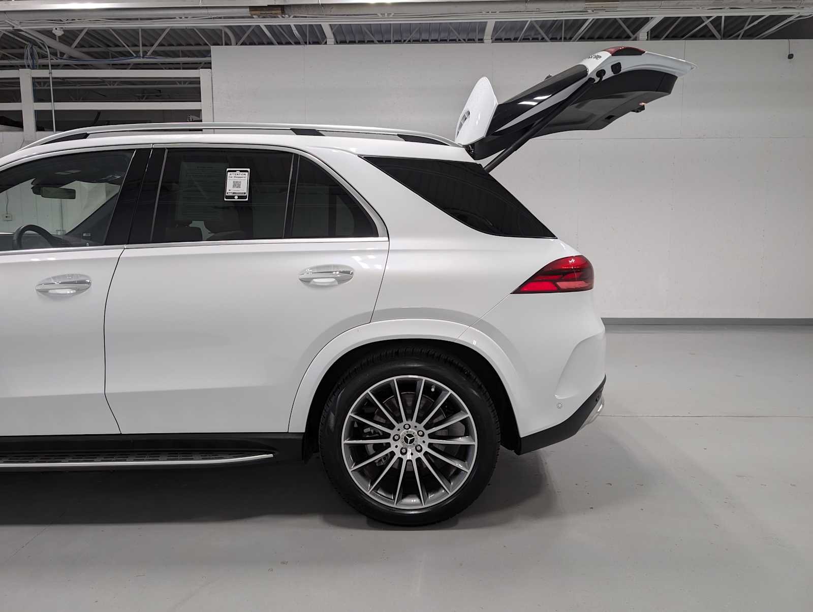 Certified Used 2026 MANUFAKTUR Moonlight White Metallic Mercedes-Benz GLE 580 image 11