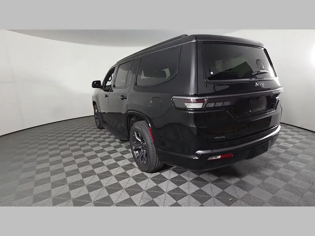 New 2026 High Gloss Black Exterior Paint Jeep Limited Altitude image 39