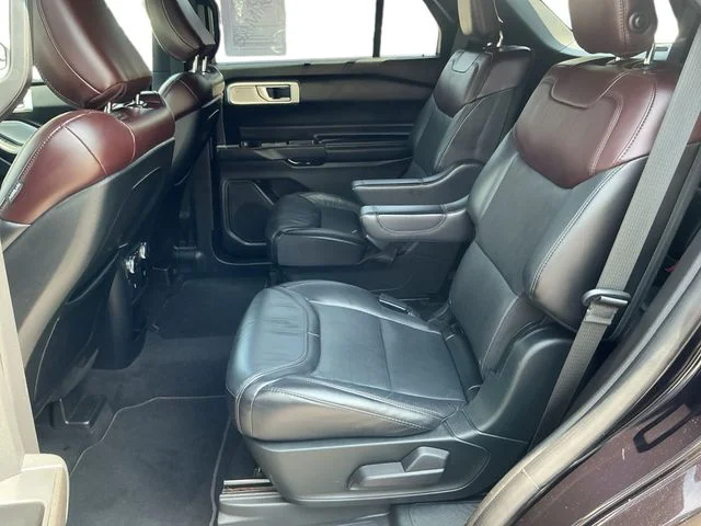 Used 2020 Black Metallic Ford Platinum image 11