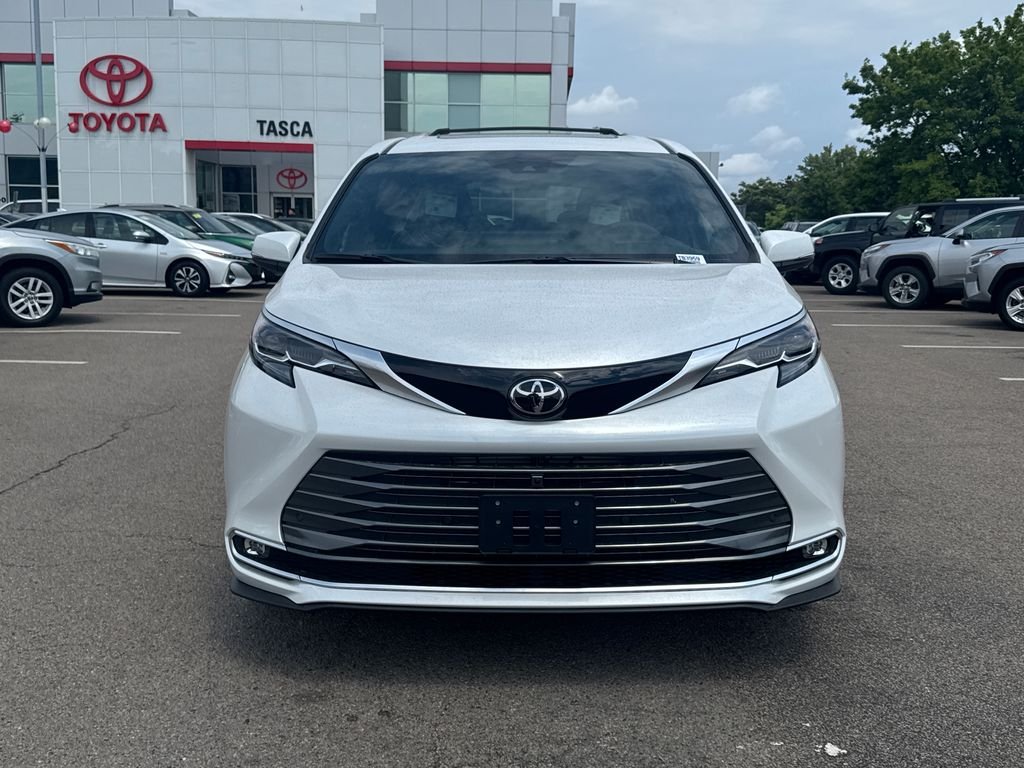 New 2026 Wind Chill Pearl Toyota Platinum image 2