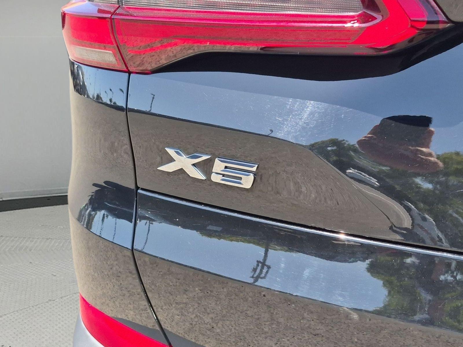 Used 2020 Black BMW xDrive40i image 32