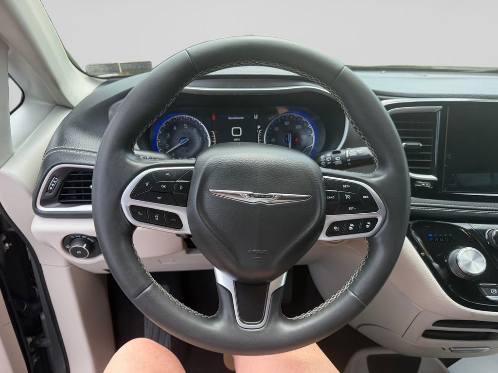 Used 2022 White Chrysler Touring L image 13
