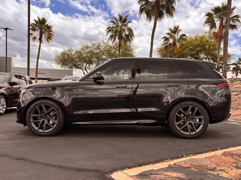 New 2026 Santorini Black Land Rover Dynamic SE image 3