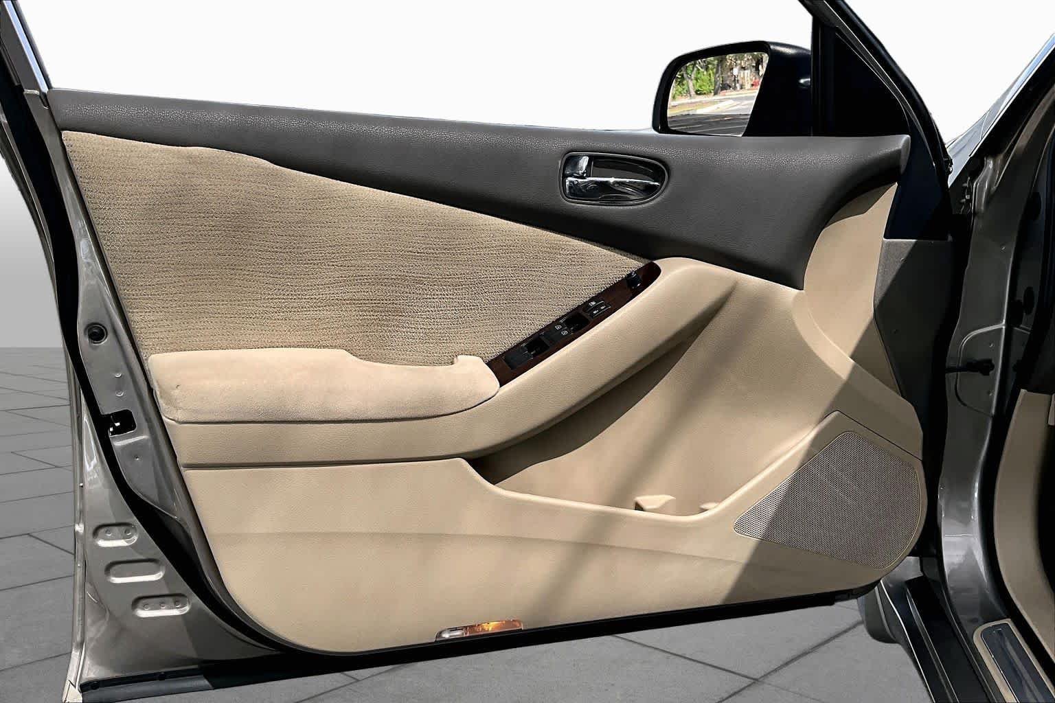 Used 2012 Saharan Stone Metallic Nissan 2.5 S image 21