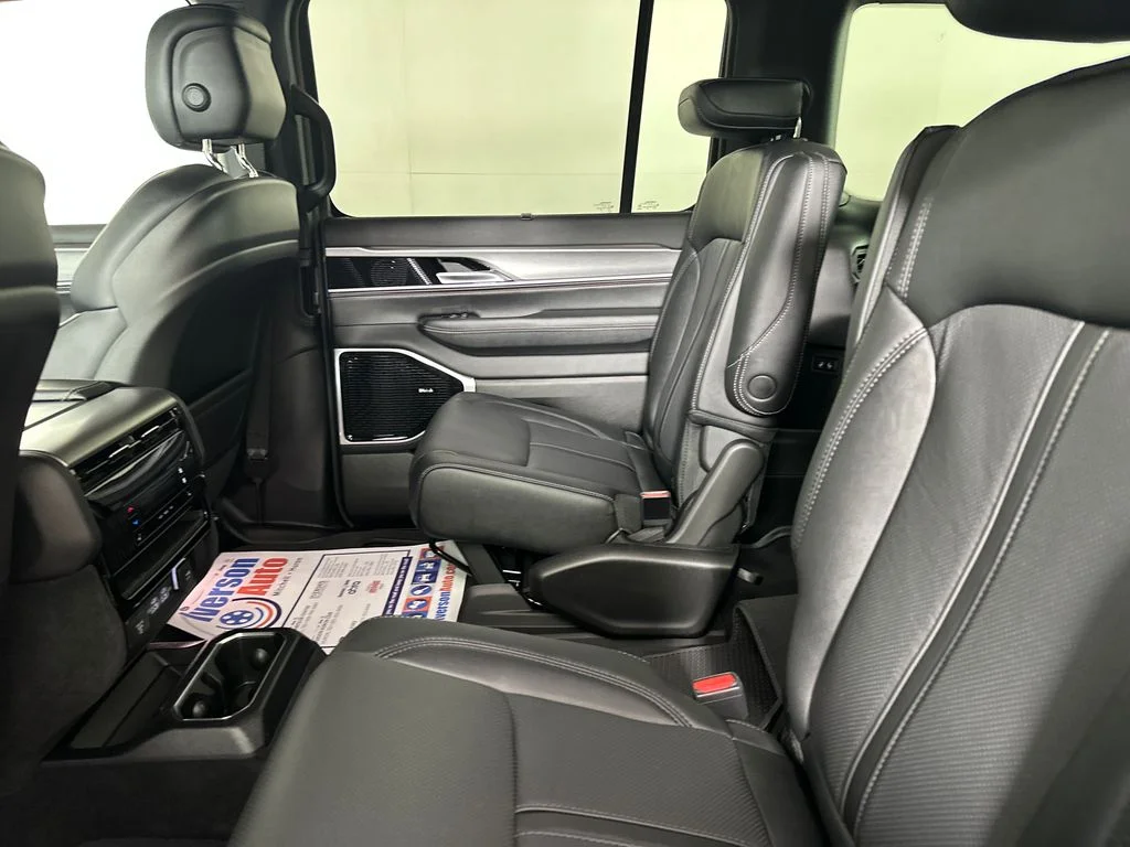 New 2026 Baltic-Gray Metallic Clear-Coat Exterior Paint Jeep Limited Reserve image 25