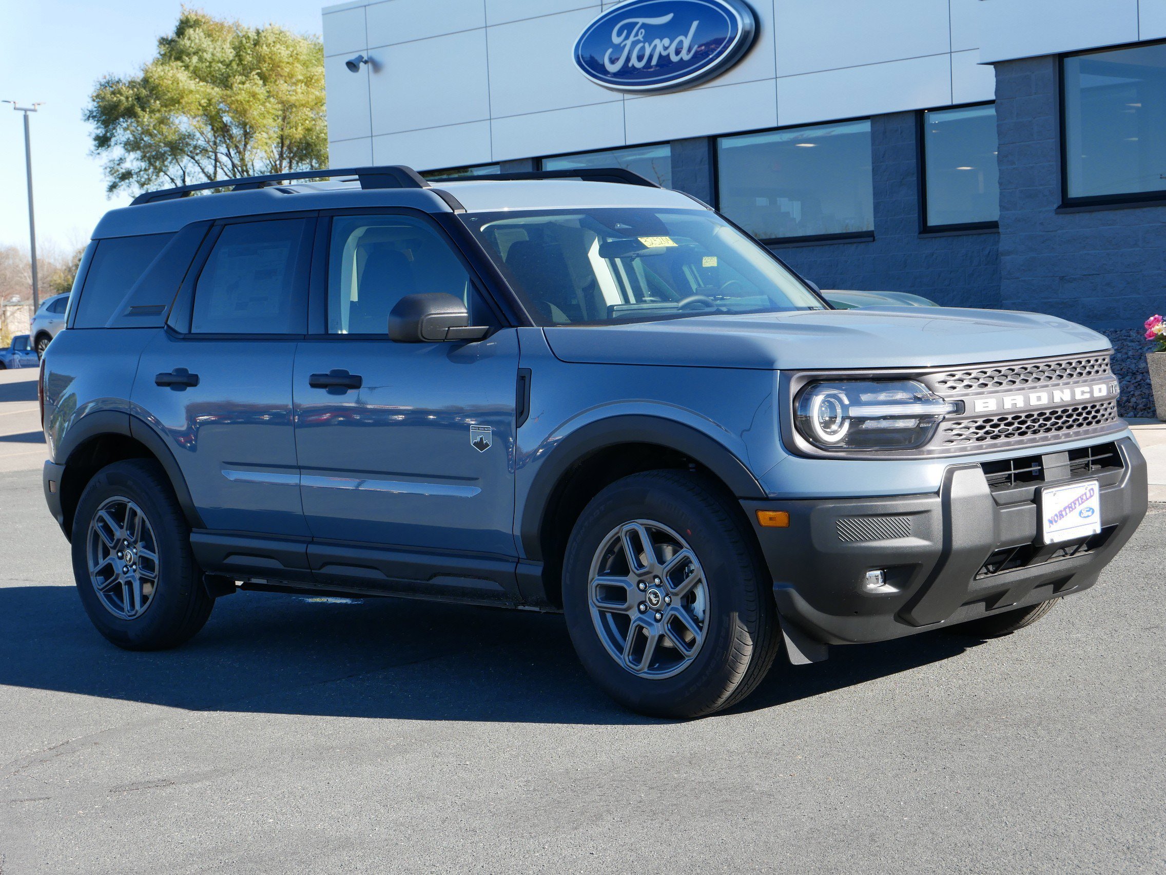 View vehicle photo 2