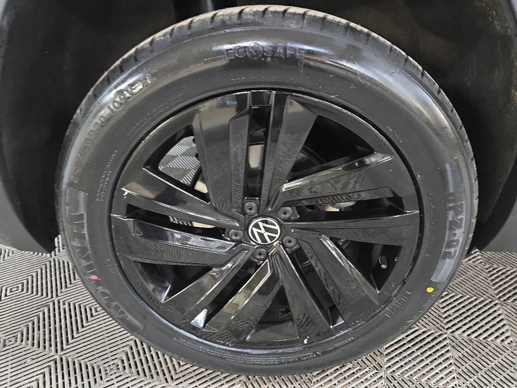 Used 2022 Deep Black Volkswagen 3.6L V6 SE w/Technology image 13