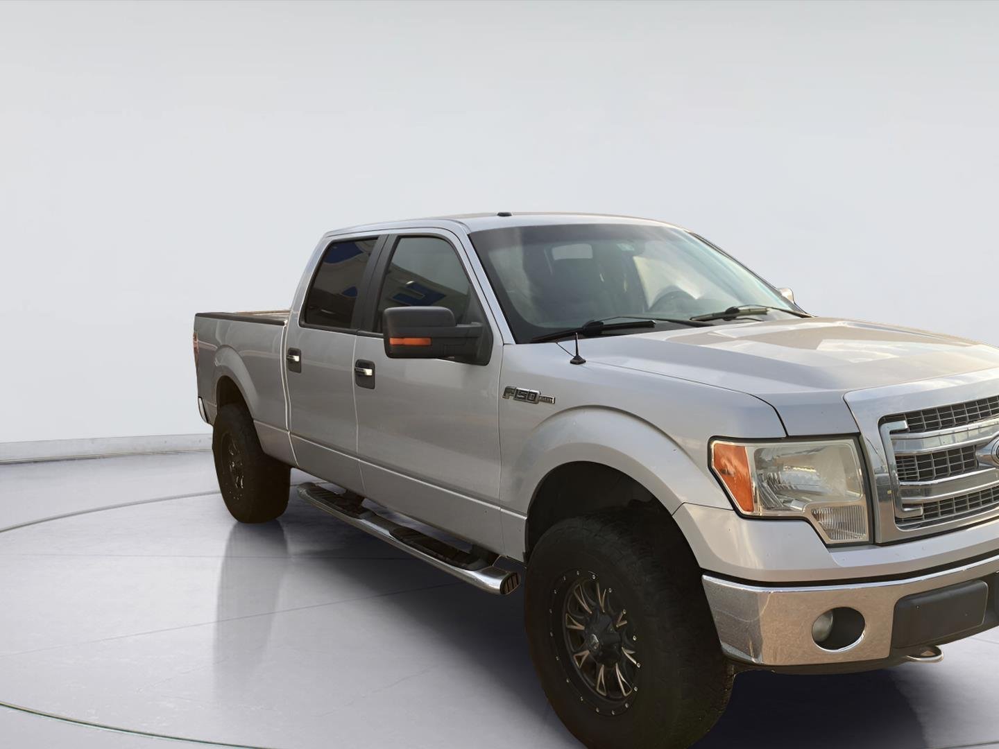 Used 2013 Ingot Silver Metallic Ford XLT image 2