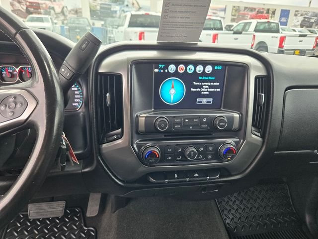 Used 2018 White Chevrolet LT image 17