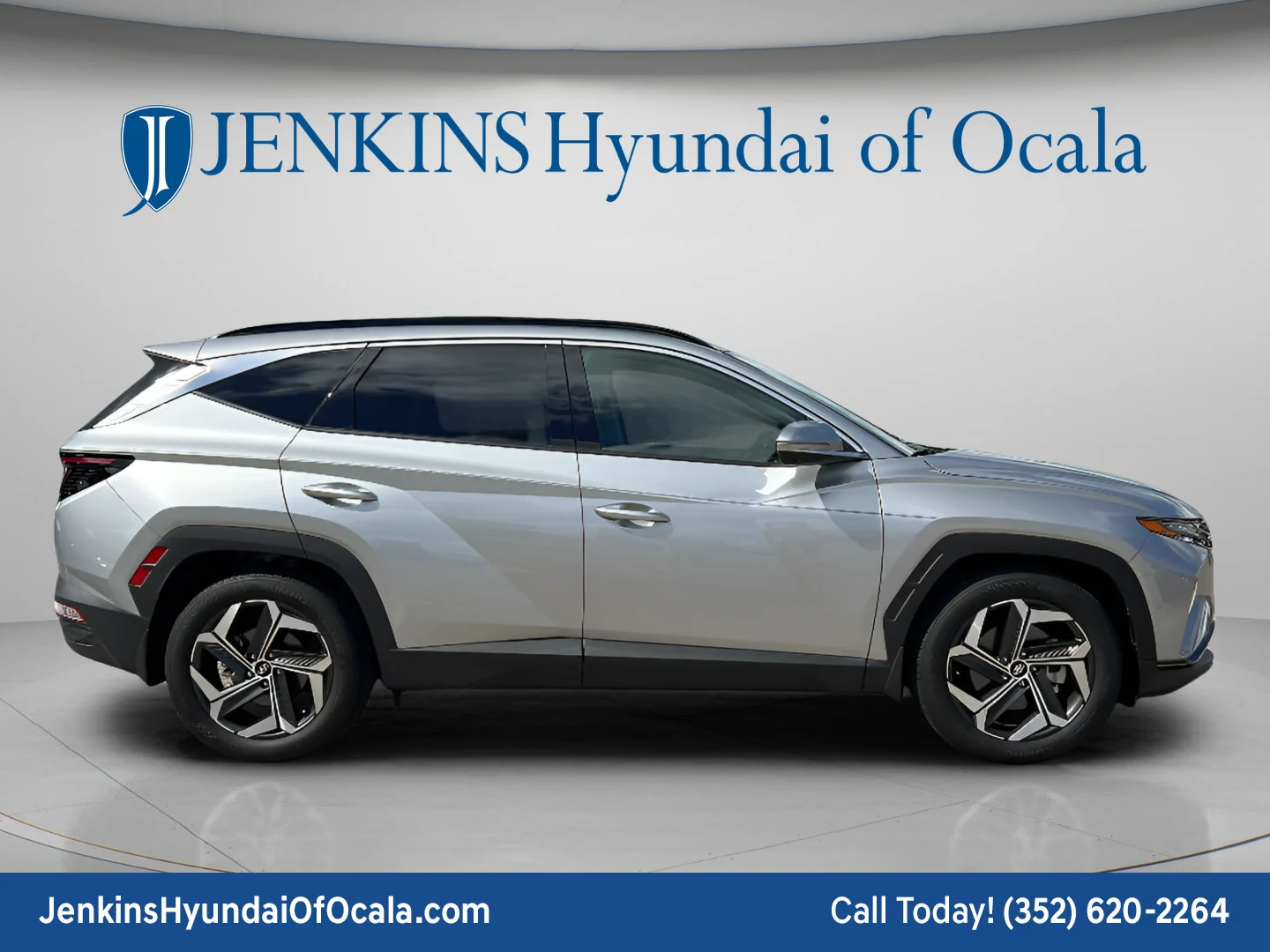 Used 2024 Shimmering Silver Hyundai Limited image 2