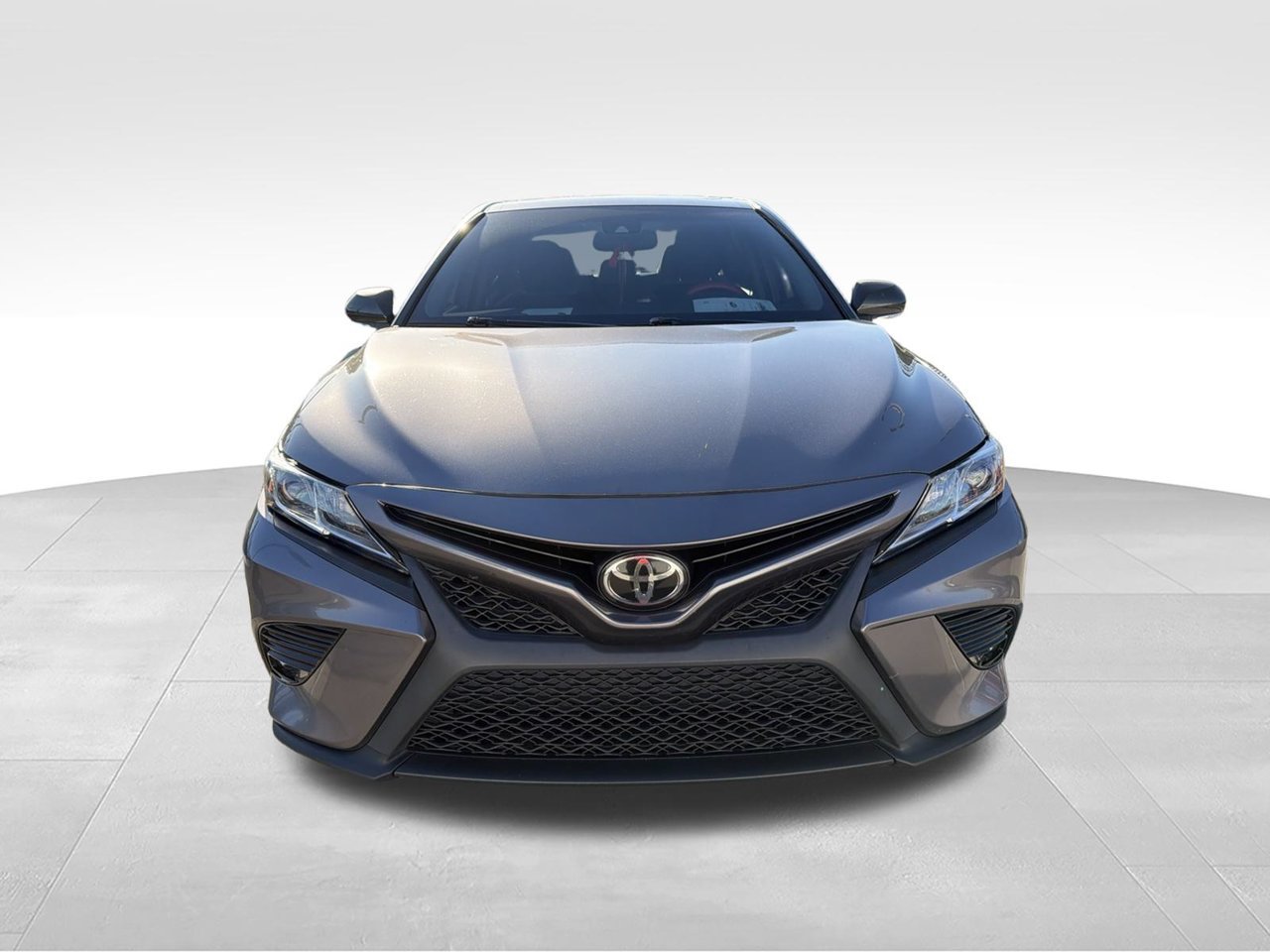 Used 2018 Gray Toyota SE image 1