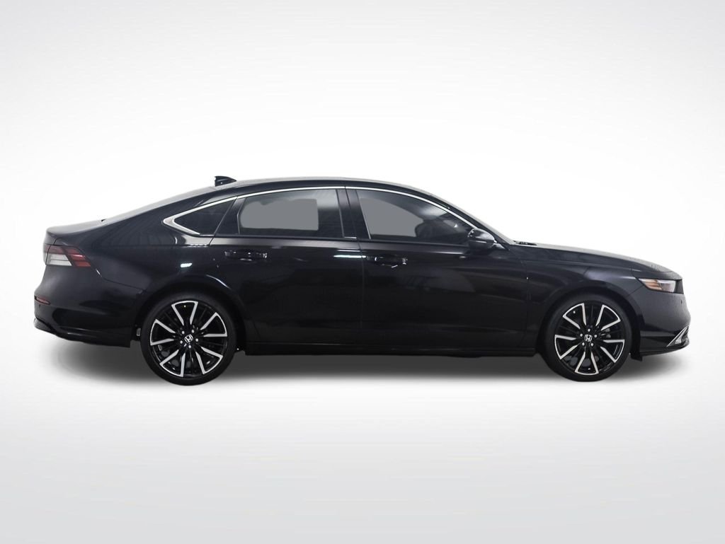 Used 2024 Crystal Black Pearl Honda Touring image 6
