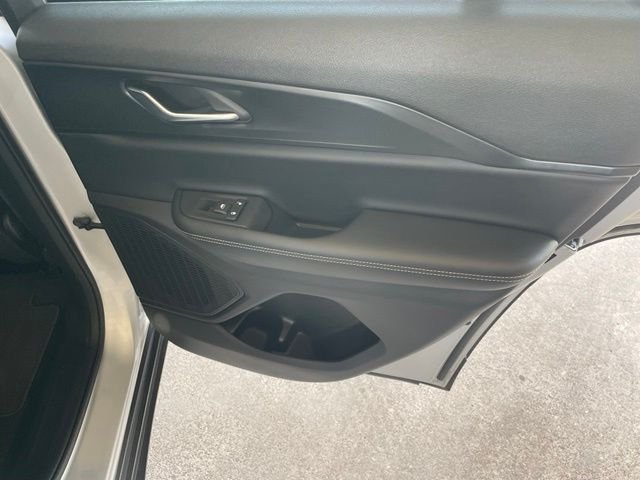 Used 2025 Silver Jeep Laredo image 22