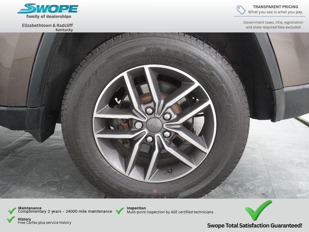 Used 2019 Walnut Brown Metallic Clearcoat Jeep Laredo E image 25