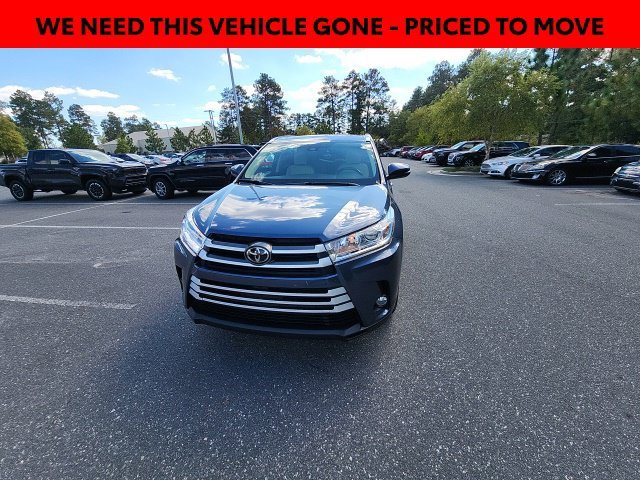 Used 2017 Blue Toyota XLE image 4
