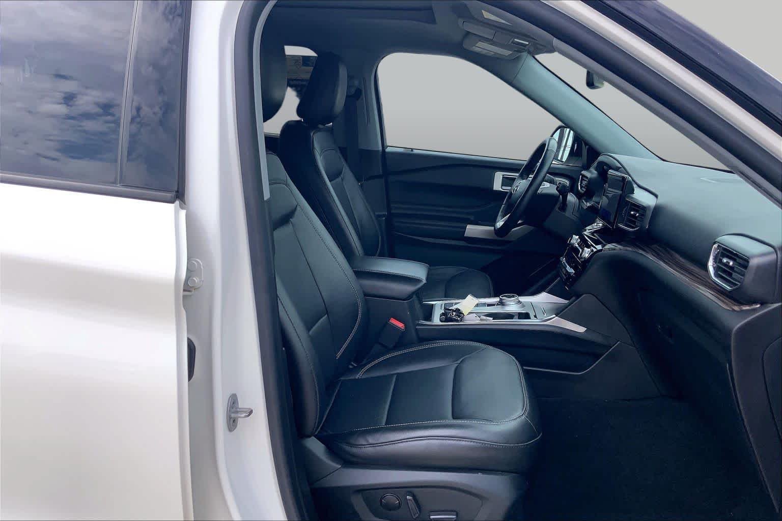 Used 2022 Star White Metallic Tri-Coat Ford Limited image 9
