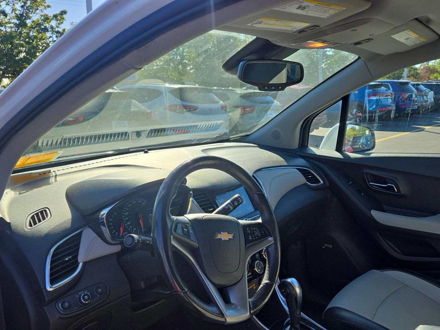 Used 2017 SUMMIT WHITE Chevrolet Premier image 3
