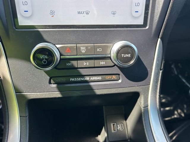 Used 2023 White Ford SE image 16
