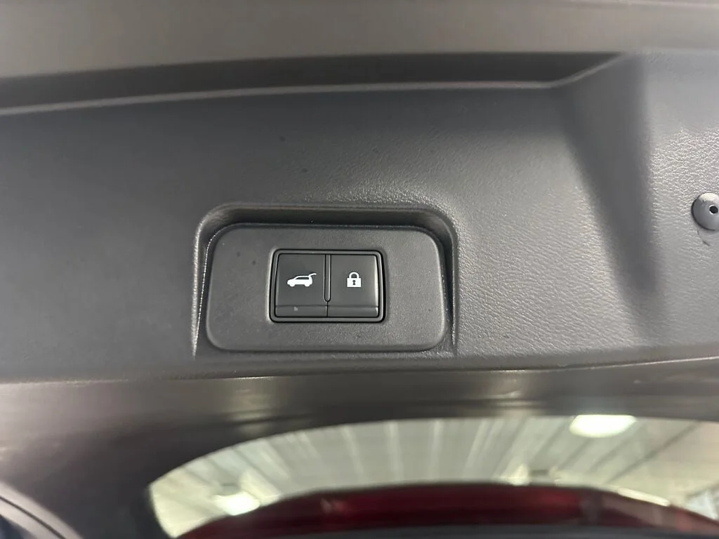Certified Used 2022 Scarlet Ember Tintcoat Nissan SL image 24