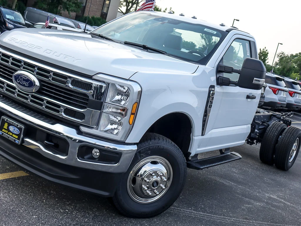 New 2026 Oxford White Ford XL image 3