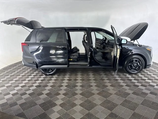 Used 2025 Black Kia LXS image 15