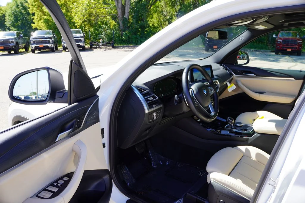 Used 2023 Alpine White BMW xDrive30i image 14