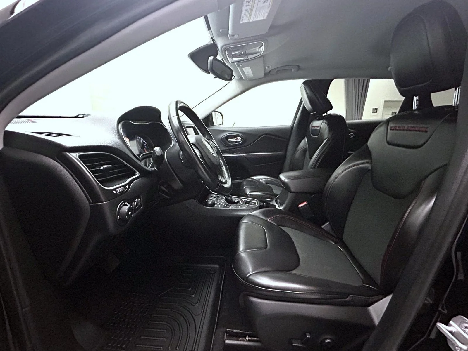 Used 2019 Black Jeep Trailhawk image 10