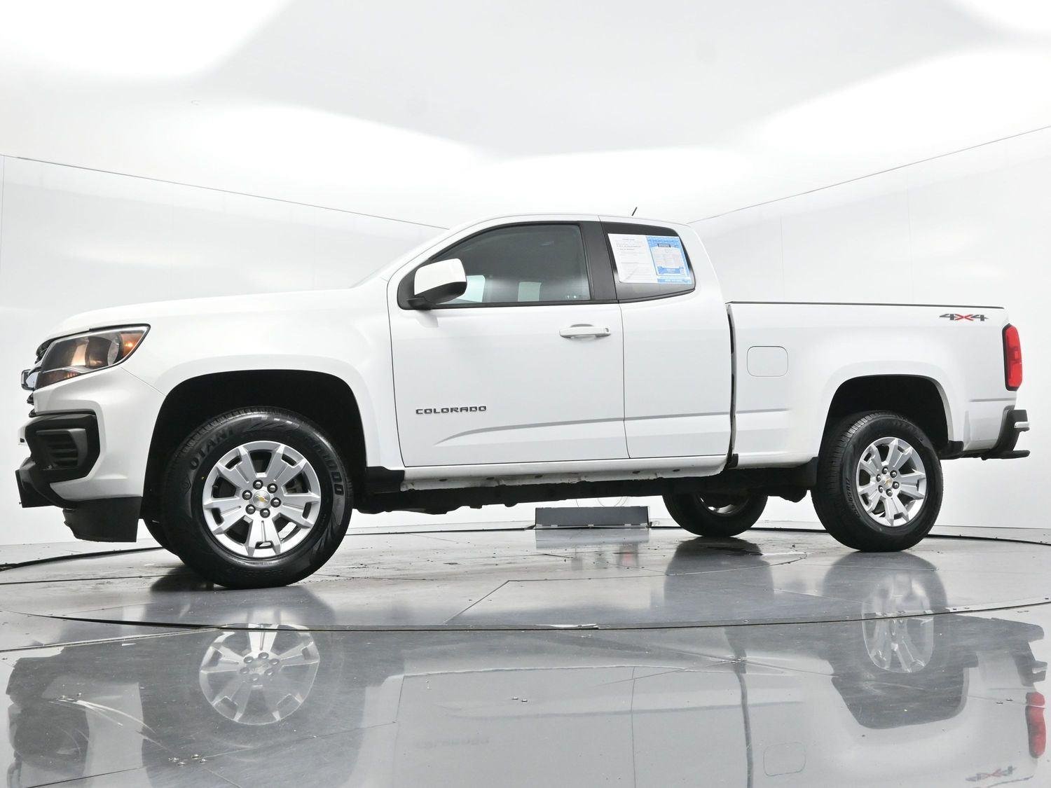 Used 2022 Summit White Chevrolet 4WD LT image 44