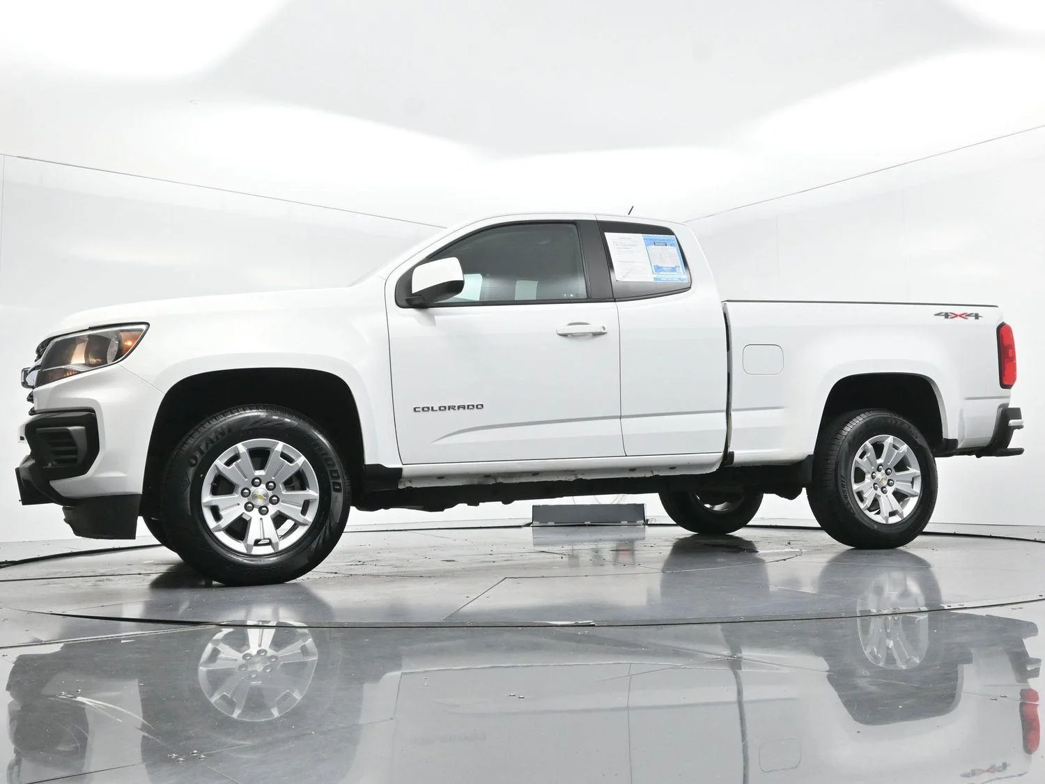 Used 2022 Summit White Chevrolet 4WD LT image 44