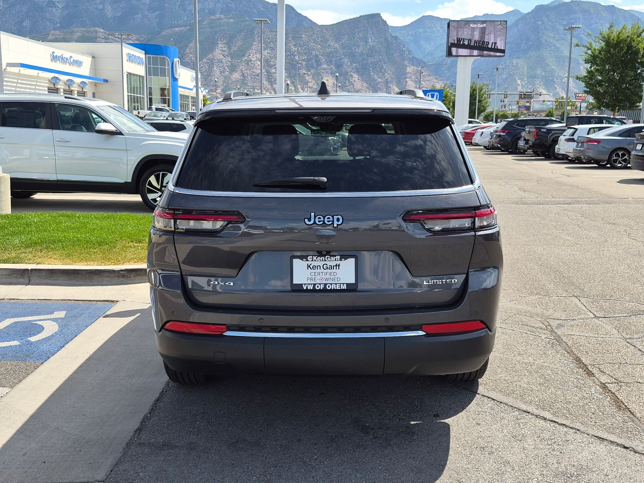 Used 2023 Baltic Gray Metallic Clearcoat Jeep Limited image 4