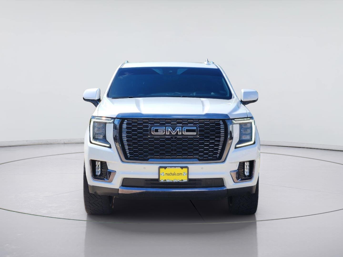 Used 2024 White Frost Tricoat GMC Denali Ultimate image 2