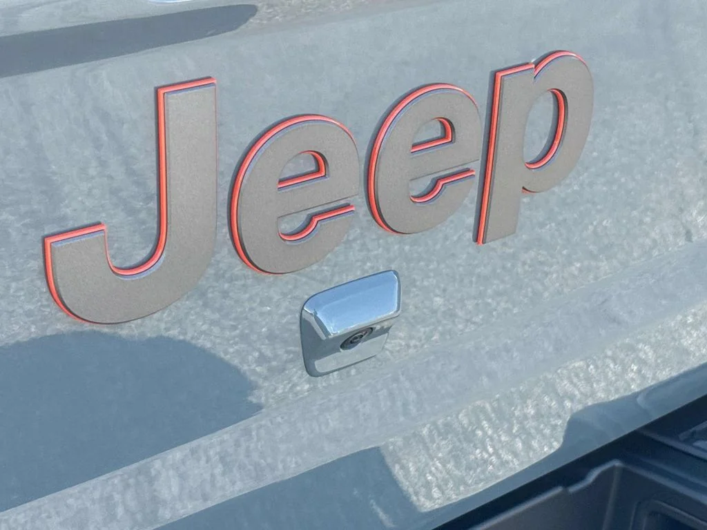 New 2026 Anvil Clear-Coat Exterior Paint Jeep Mojave X image 6