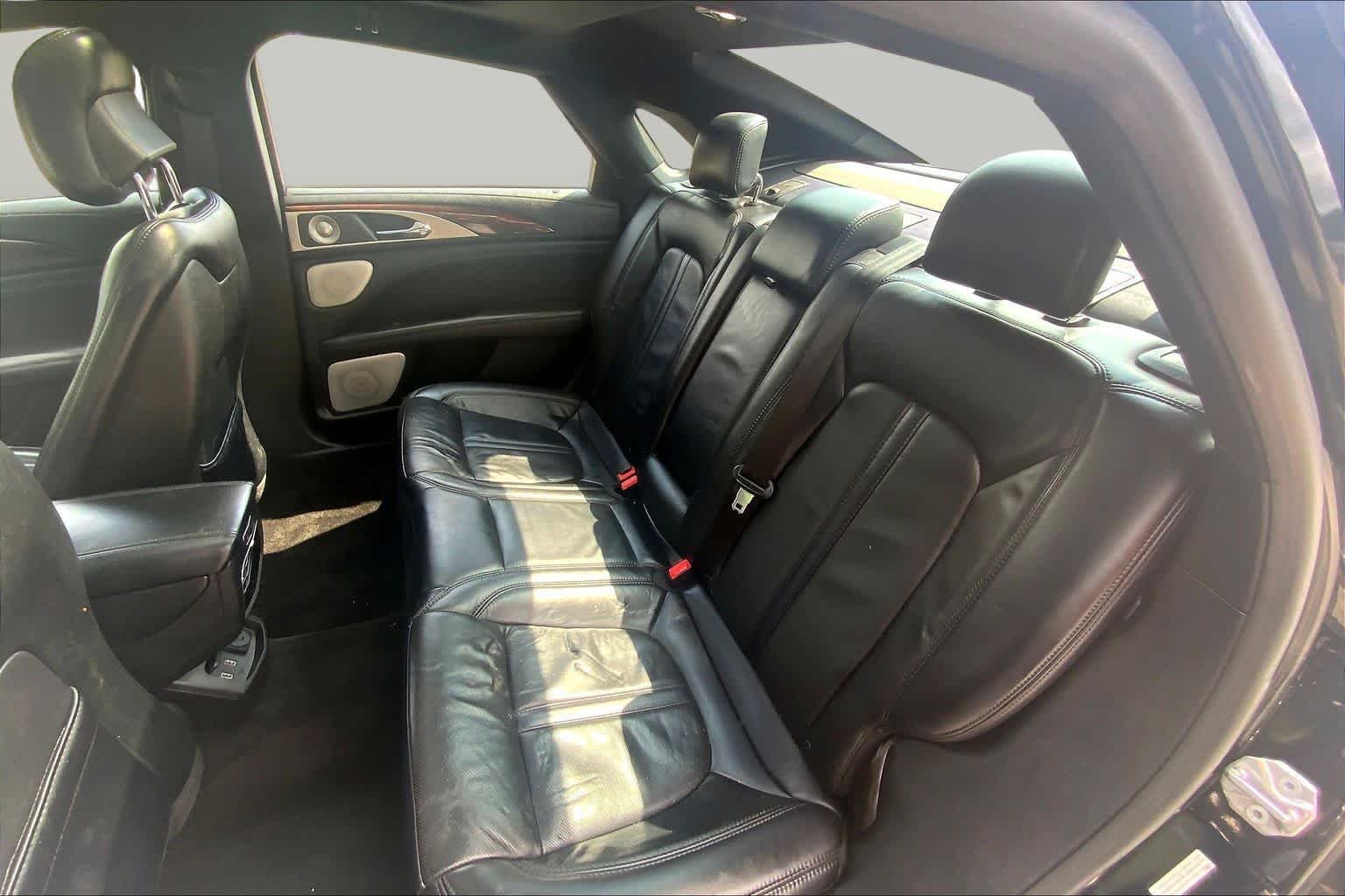 Used 2018 Black Velvet Lincoln Reserve image 21