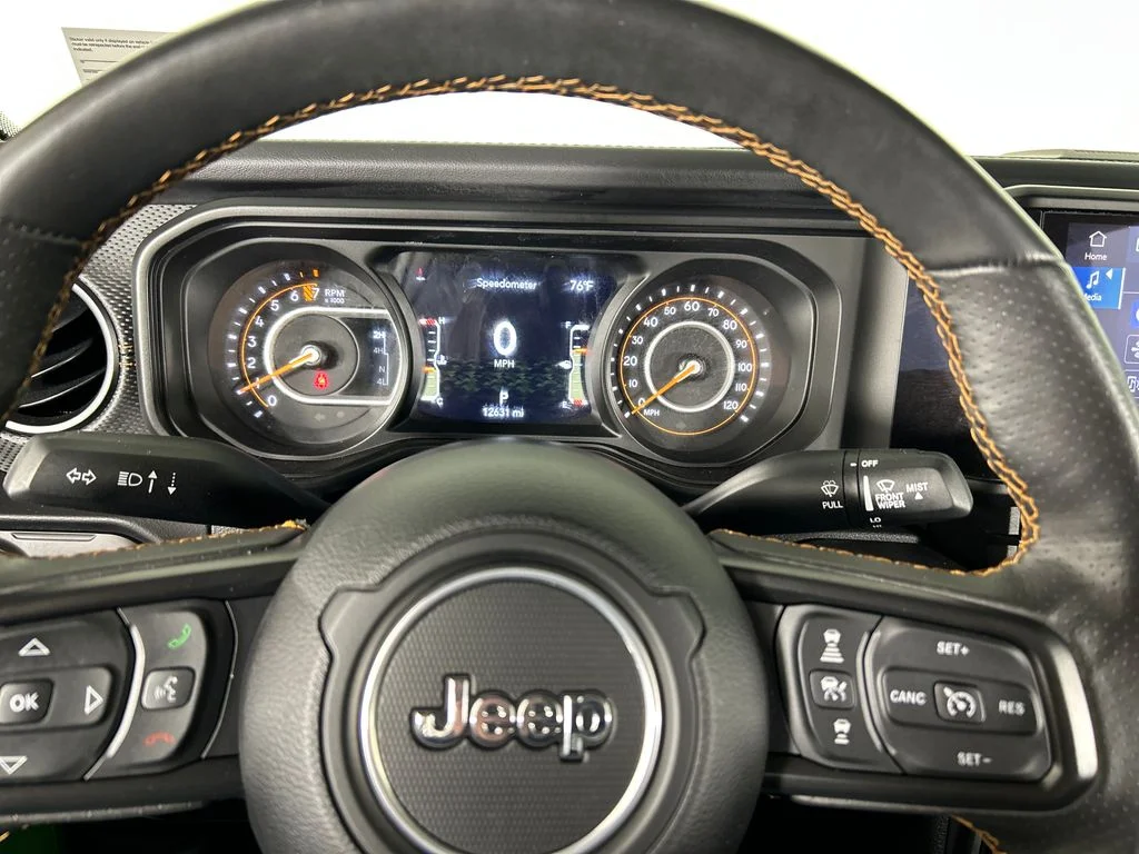 Used 2025 Green Jeep Mojave image 14