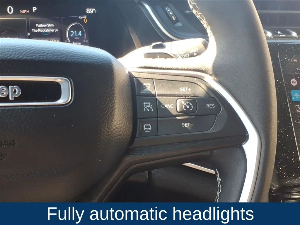 Used 2025 Silver Jeep Altitude image 13