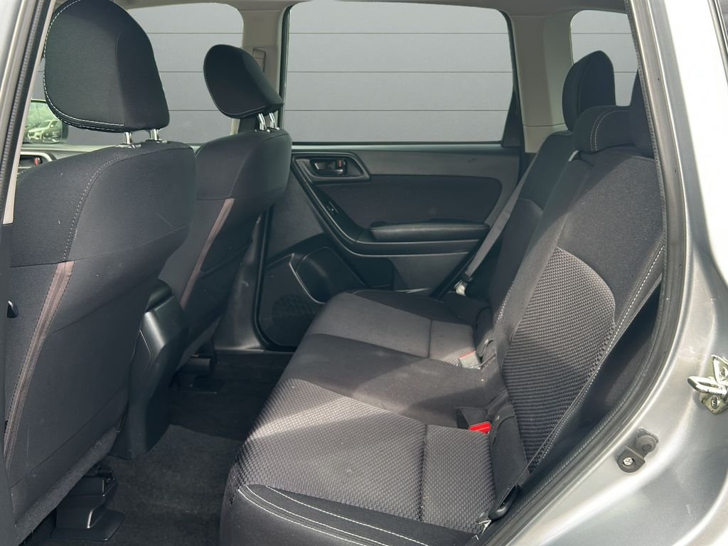 Used 2018 Silver Subaru 2.5i Premium image 11