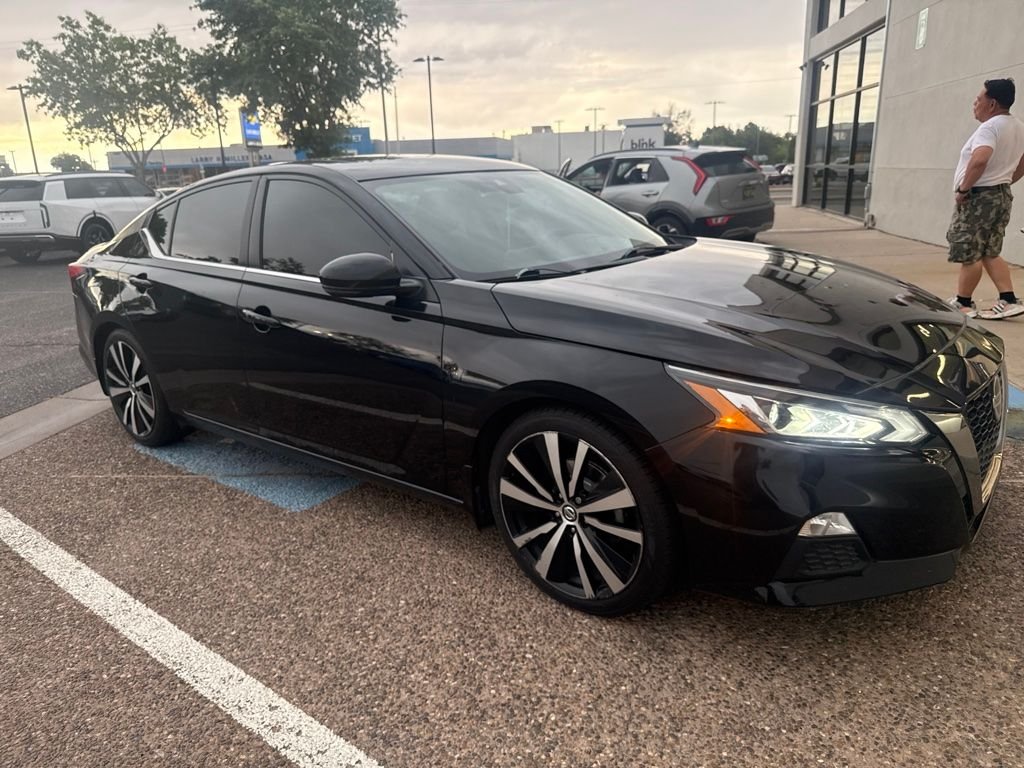 Used 2020 Black Nissan 2.5 SR image 4