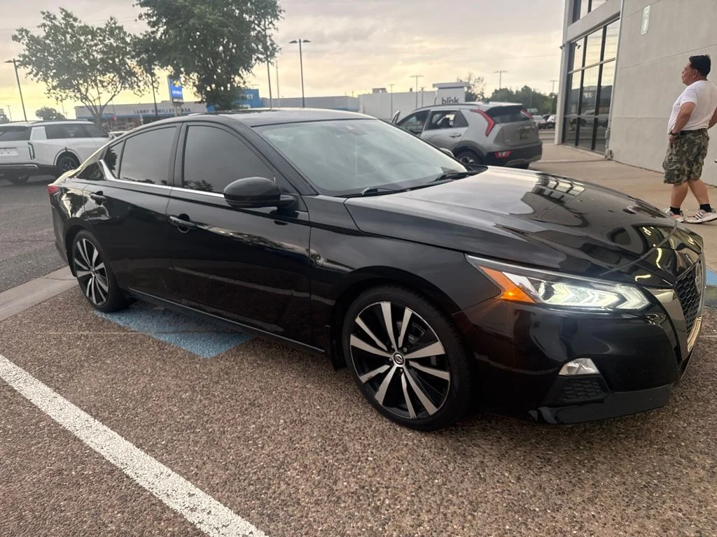 Used 2020 Black Nissan 2.5 SR image 4