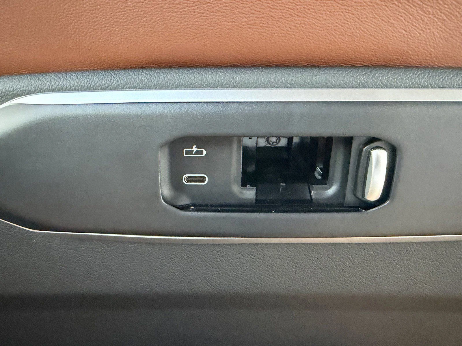 New 2026 Carbon Black Metallic BMW xDrive40i image 18