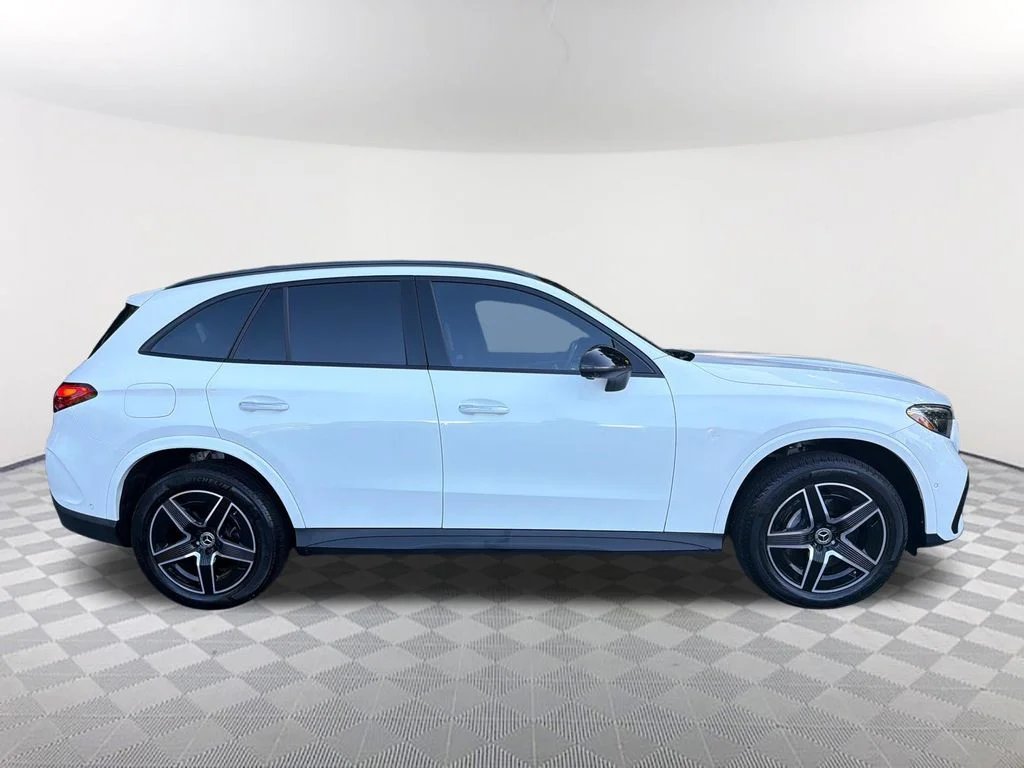 Used 2024  Mercedes-Benz GLC 300 image 4