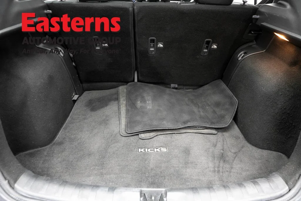 Used 2023 Gray Nissan S image 9