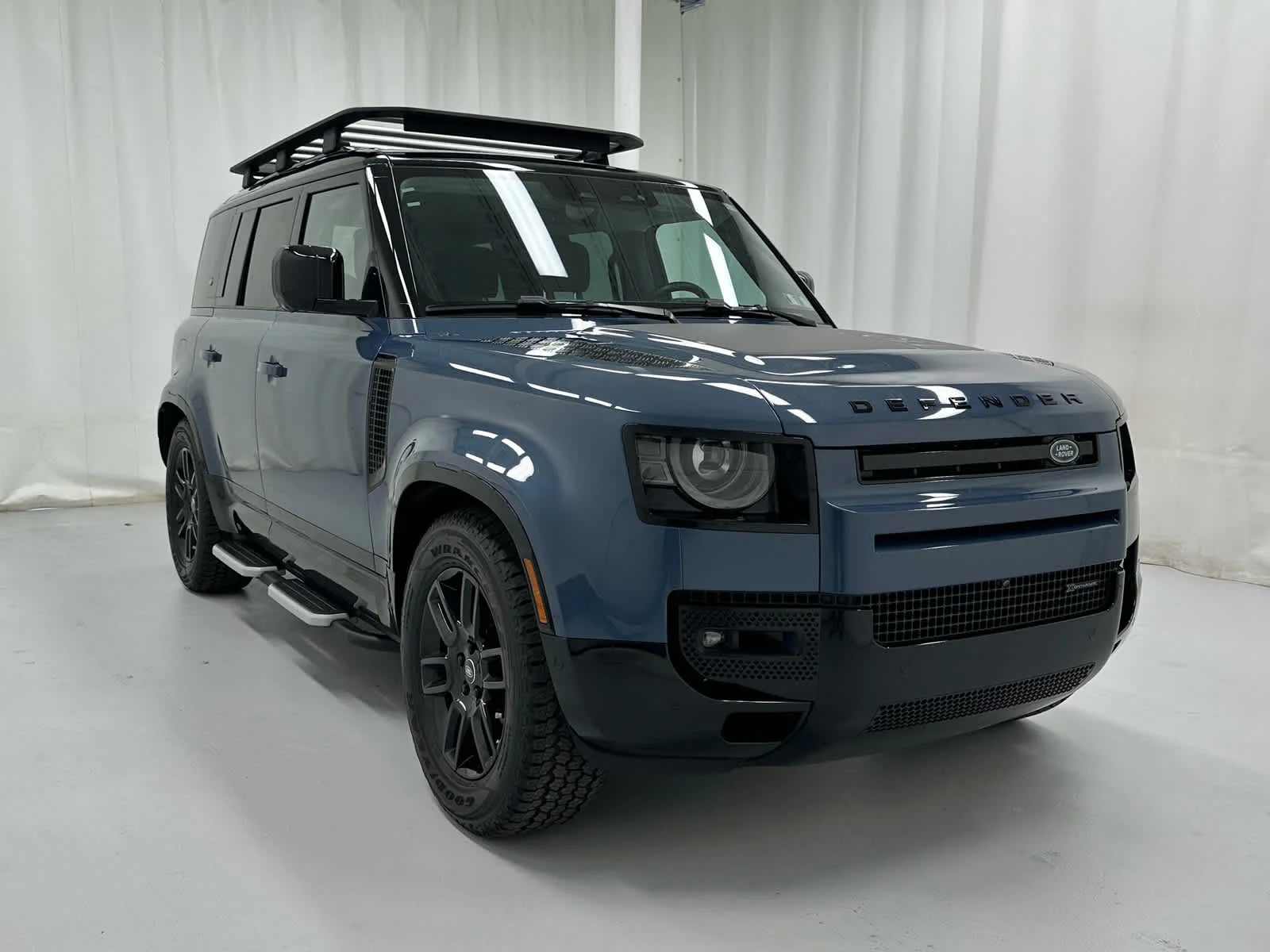 2023 Land Rover Defender X-Dynamic SE's photo
