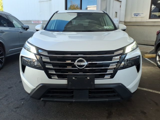 Used 2024 White Nissan SV image 3