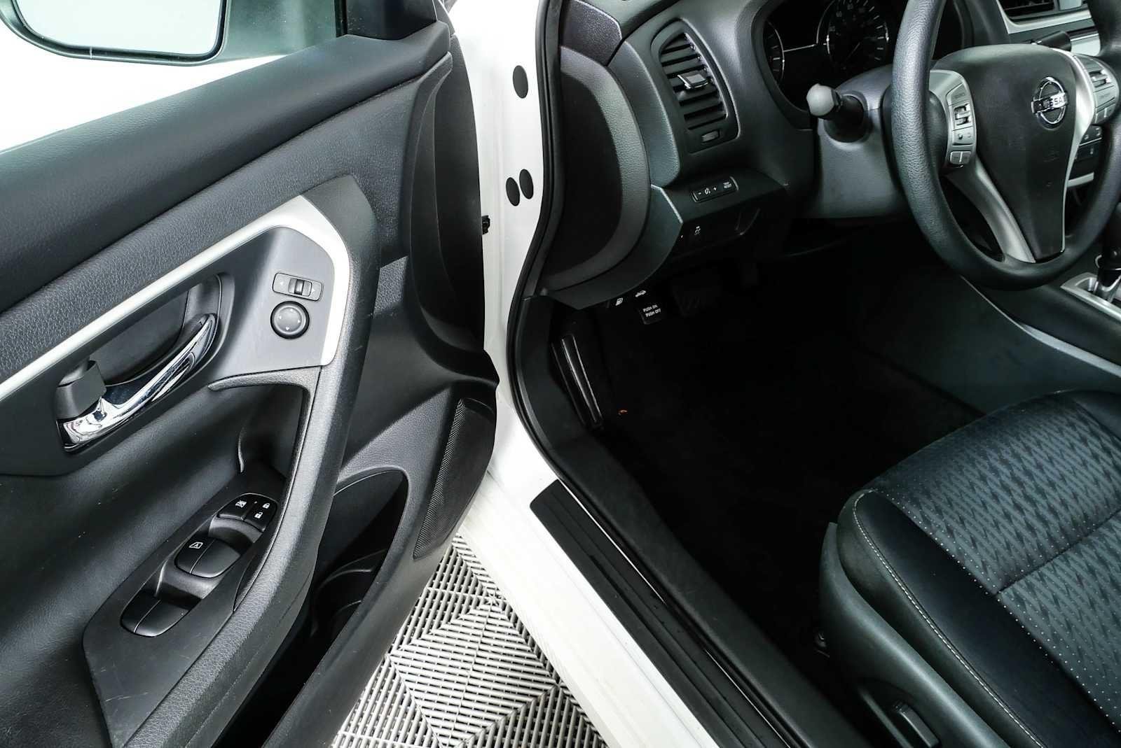 Used 2017 Pearl White Nissan 2.5 S image 7