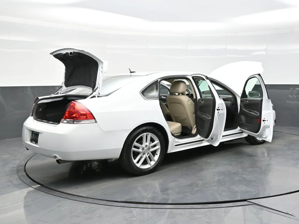 Used 2014 White Chevrolet LTZ image 41
