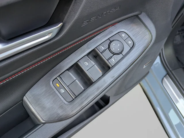 New 2027 Atlantic Gray Metallic / Super Black Two-tone Nissan SR image 15