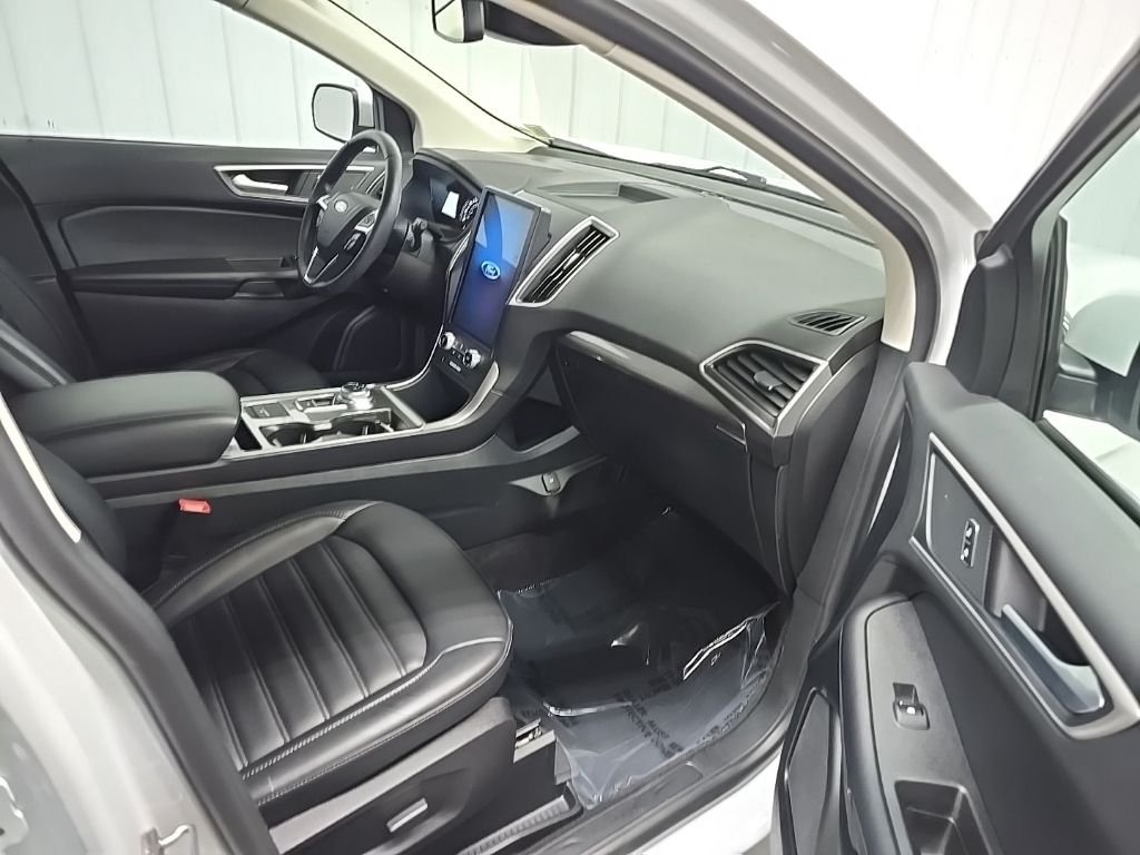 Used 2024 Oxford White Ford SEL image 21